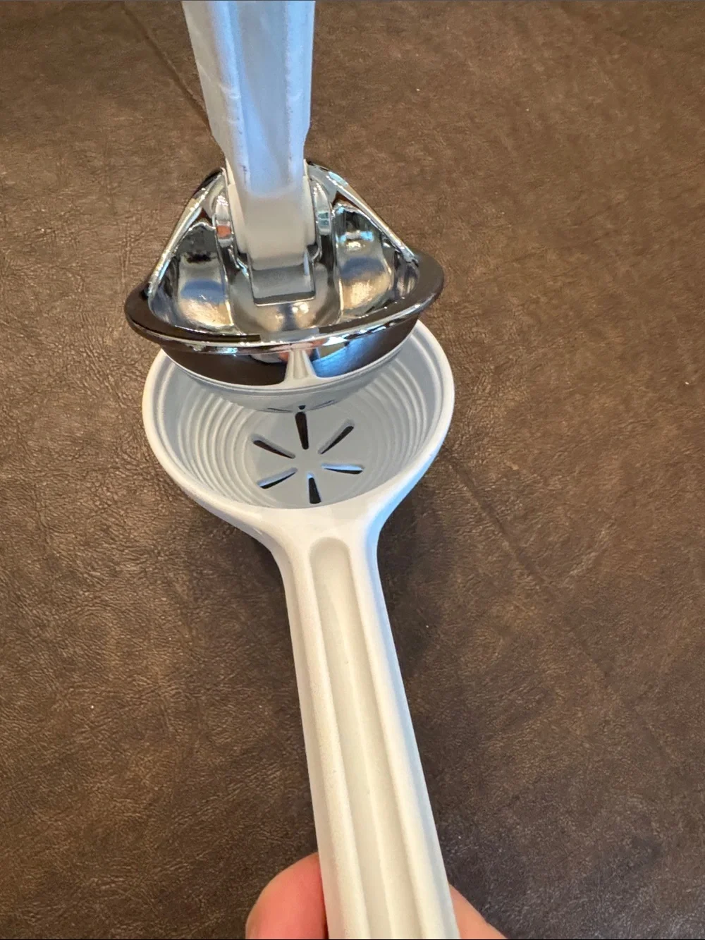 Chef'n White Manual Citrus Press Juicer - Handheld Lemon/Lime Squeezer